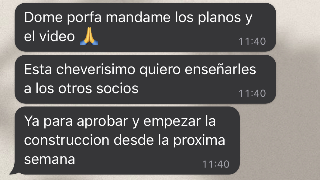 Mensaje de un cliente: mándame los planos, quiero empezar la construcción la próxima semana